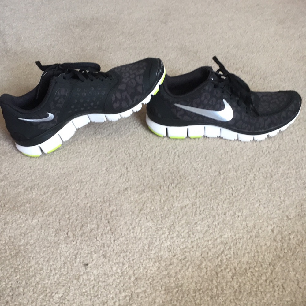Like leopard Nike tennis shoes